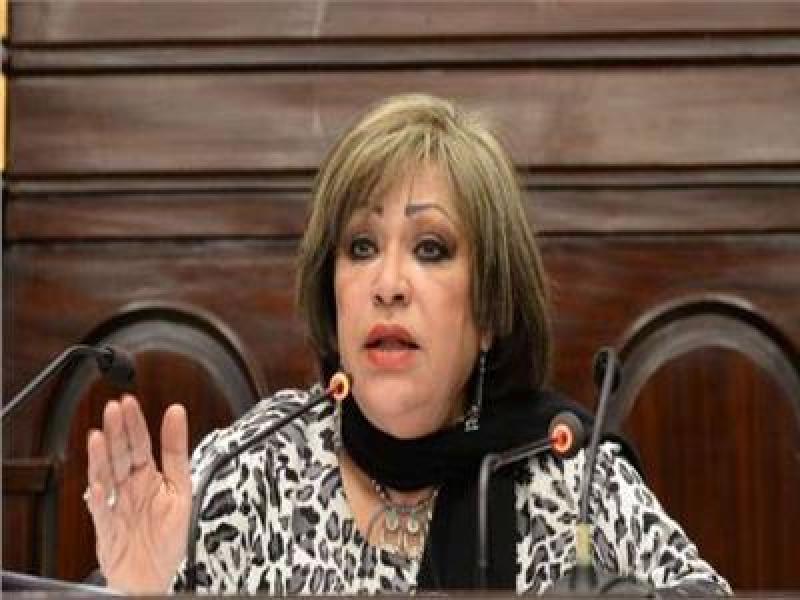 السفيرة منى عمر