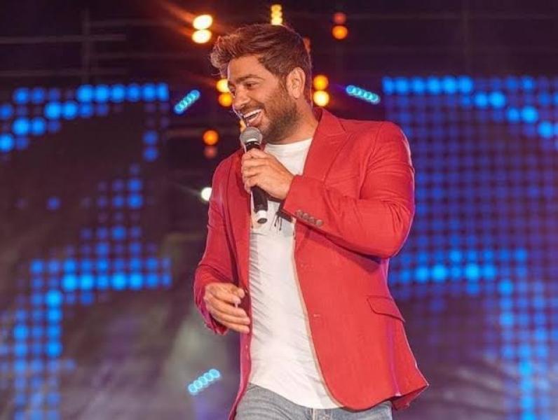 تامر حسني يروج لحفله المقبل بمهرجان العلمين