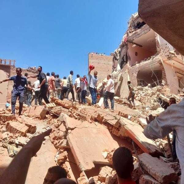 انهيار منزل من 3 طوابق وتصدع آخر دون خسائر بشرية بسوهاج