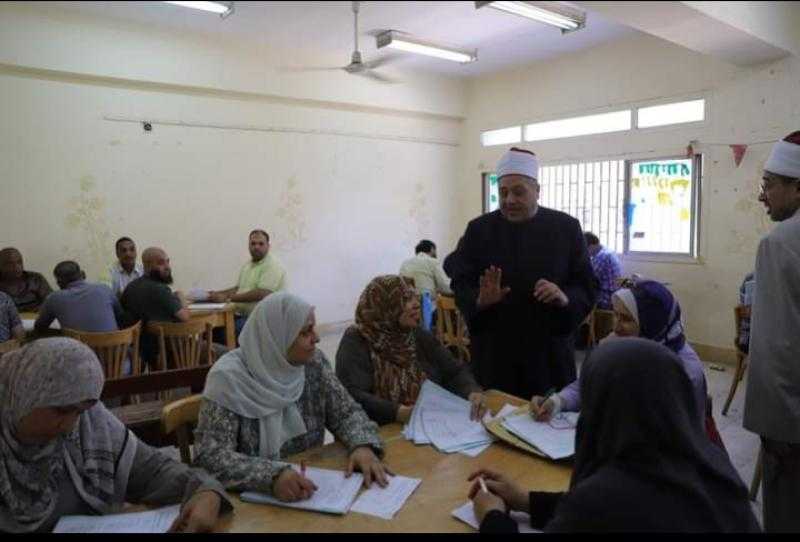 رئيس قطاع المعاهد الأزهرية يتفقد مركز تصحيح مجمع مدينة نصر بالقاهرة