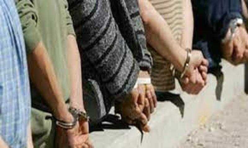 «20 كيلو حشيش و11 سلاح ناري».. ضبط 5 أشخاص بالقاهرة