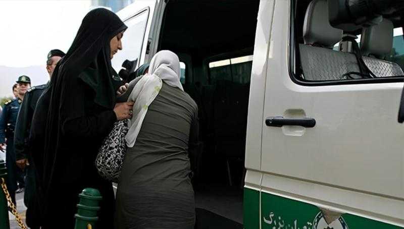 إيران.. إطلاق دوريات الإرشاد بأوامر رئاسية خوفًا من الانتفاضة
