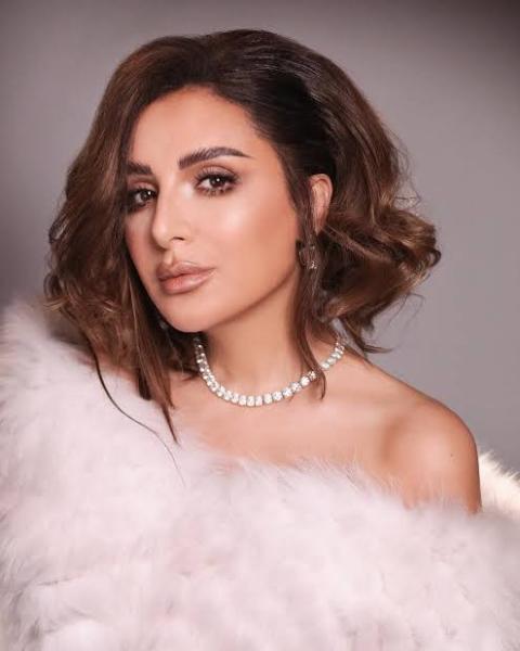 فساتين ومجوهرات.. شاهد متحف أنغام في الرياض