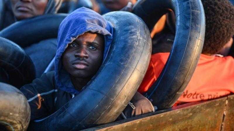 إنقاذ نحو 200 مهاجر في الصحراء على الحدود التونسية الليبية