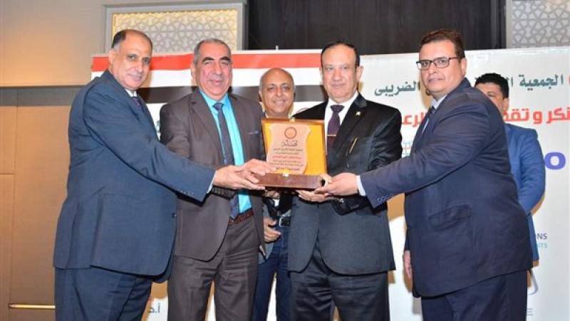 رئيس الضرائب خلال اللقاء