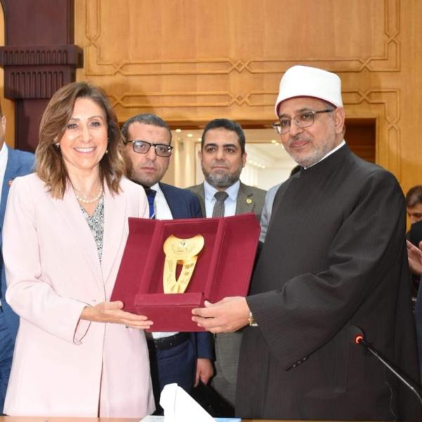 وزيرة الثقافة ورئيس جامعة الأزهر