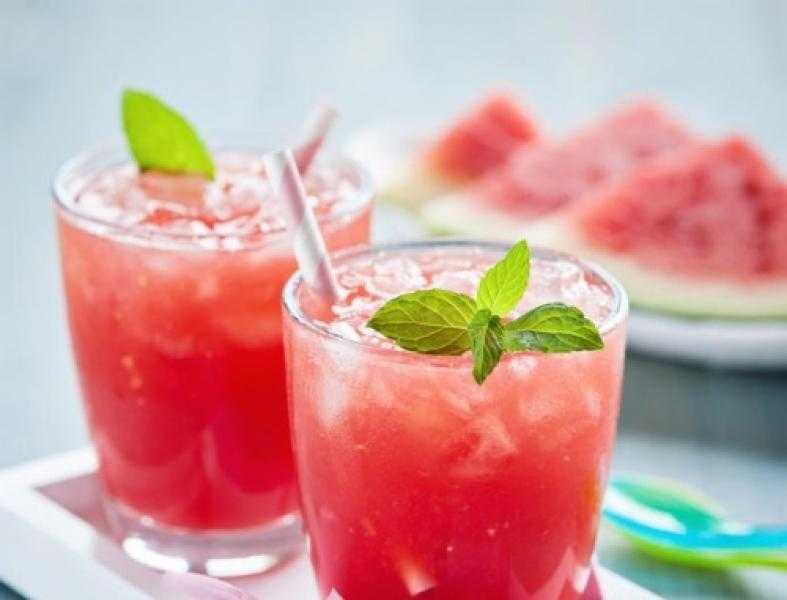 استشاري: المشروبات المثلجة في الصيف ترفع حرارة الجسم -  فيديو