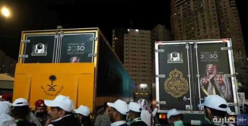 بث مباشر للحظة تغيير كسوة الكعبة المشرفة