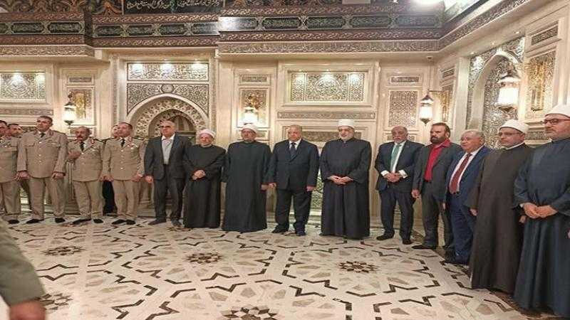 وزير الأوقاف والمفتي ووكيل الأزهر يزورون الحجرة النبوية بمسجد الإمام الحسين