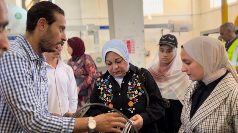 وزارة الرياضة تُنظم زيارة لإحدى الشركات في مجال المخلفات الإلكترونية