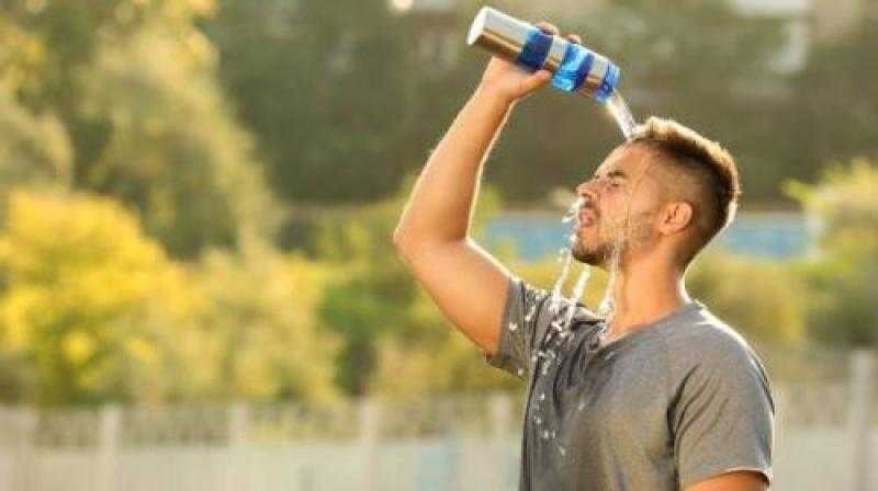 أعراض الإصابة بالإجهاد الحراري.. «فيديو»