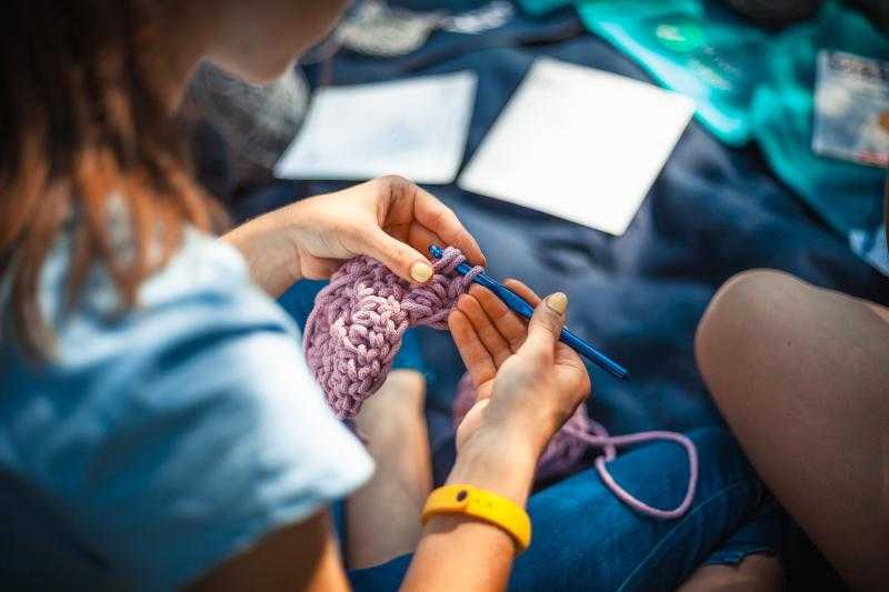 رئيس جامعة قناة السويس يوضح تفاصيل تنظيم معرض «تراثنا» للحرف اليدوية.. «فيديو»