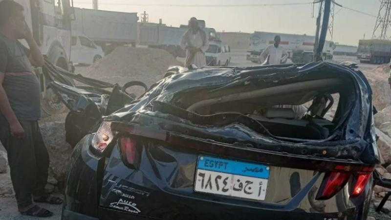 مصرع 4 أشخاص جراء سقوط أحجار ضخمة على سيارتهم بطريق السخنة.. القصة الكاملة