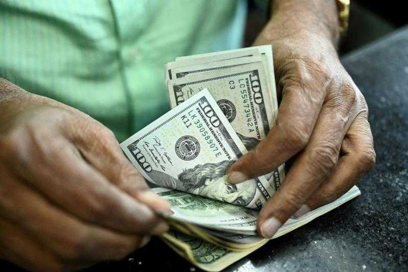سعر الدولار في البنوك أيام العطلات