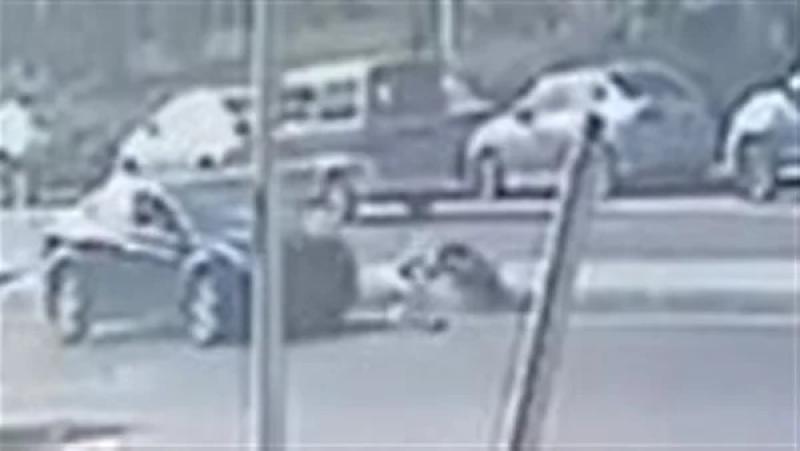 شاب طائش يقود سيارة بسرعة جنونية ويدهس مسنًا في أكتوبر