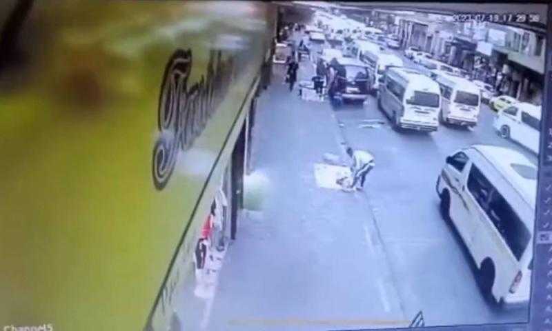 «السيارات تطايرت في الهواء».. انفجار قوي يهز جنوب إفريقيا - فيديو