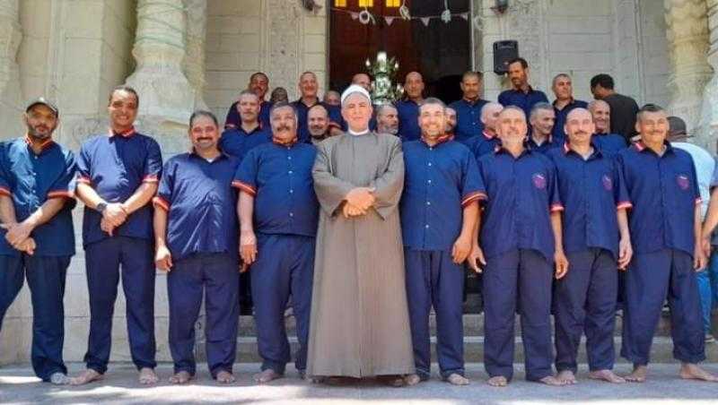 شاهد.. أوقاف الإسكندرية تُطبق «زي موحد» للعمال