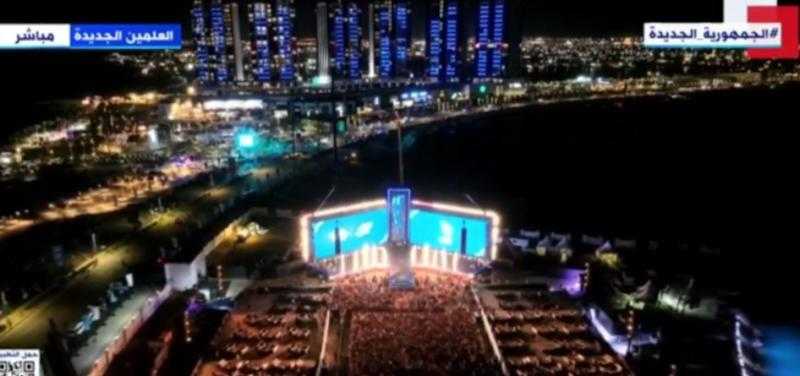 شاهد.. لحظة وصول تامر حسني لإحياء أولى حفلاته في مهرجان العلمين