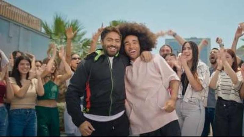 تامر حسني يناقس اليوتيوبر نويل في الرقص بحفل مهرجان العلمين