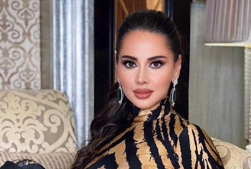 من داخل سيارتها.. ياسمين رئيس تشارك جمهورها بأحدث ظهور لها