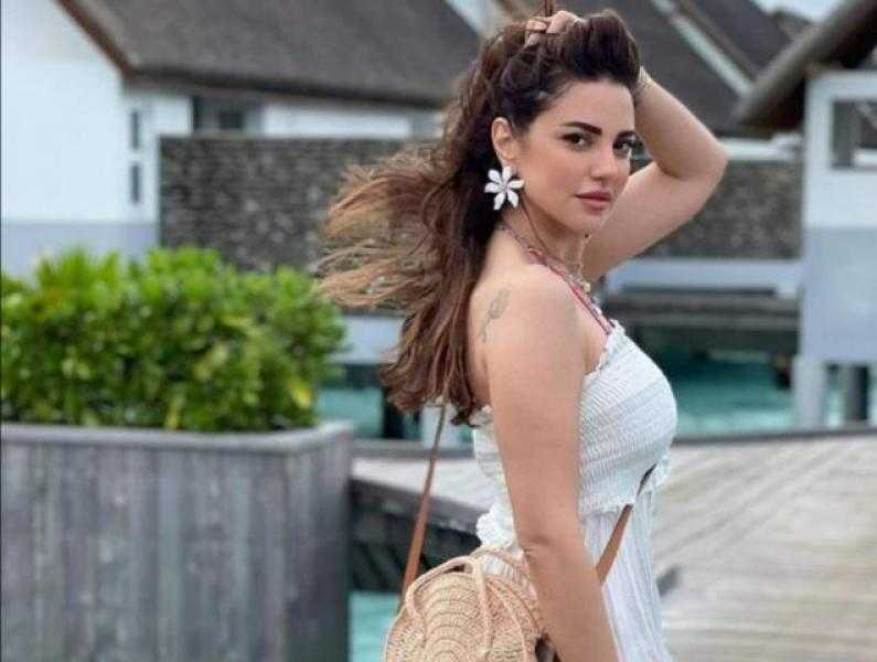 درة تبهر جمهورها بإطلالة ساحرة