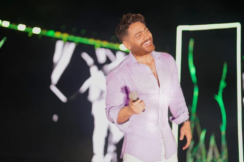 تامر حسني يشعل أولى حفلات مهرجان العلمين وسط حضور جماهيري ضخم