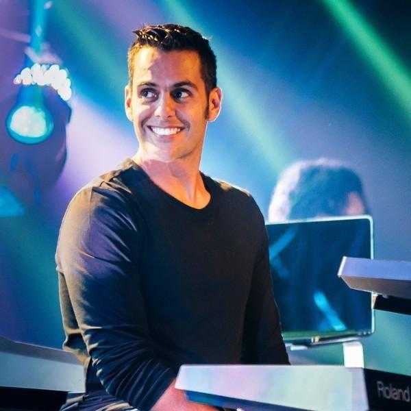 مؤلفات هشام خرما العصرية على المسرح المكشوف بالأوبرا