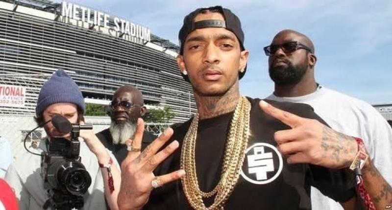 وفاة مغني البوب البريطاني فينس هيل عن 89 عاما