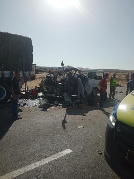 تصادم سيارتين على طريق الضبعة