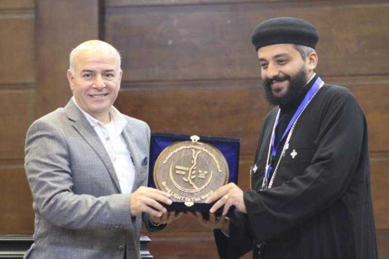 وزير الرياضة يلتقي المشاركين في أسبوع الخدمة المجتمعية لشباب الكنيسة القبطية