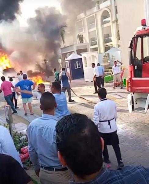 إصابة 20 شخصا باختناقات في حريق شاحنة مواد بترولية بالغردقة