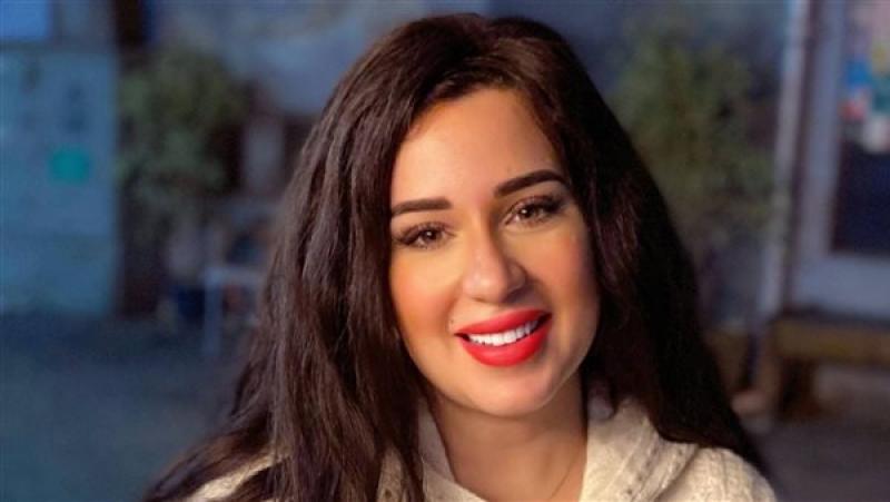 اسما شريف منير 