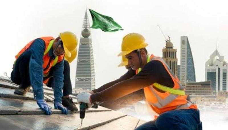 قرار عاجل من السعودية بشأن العمل تحت أشعة الشمس خلال فترة الظهيرة