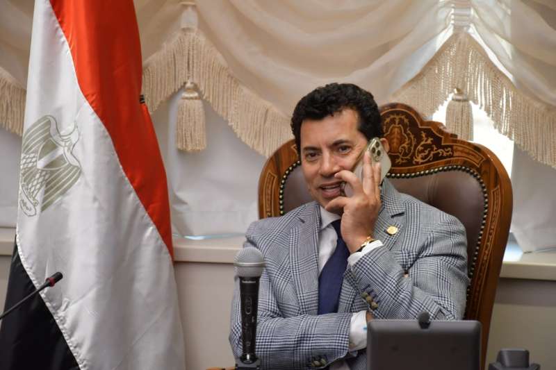  وزير الرياضة يهنئ اللاعب زياد السيسي
