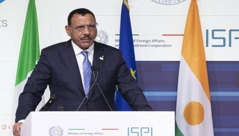 رئيس النيجر يرفض التوقيع على استقالته