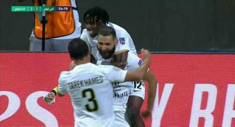 شاهد.. احتفال كريما بنزيما وطارق حامد في مباراة الاتحاد والترجي