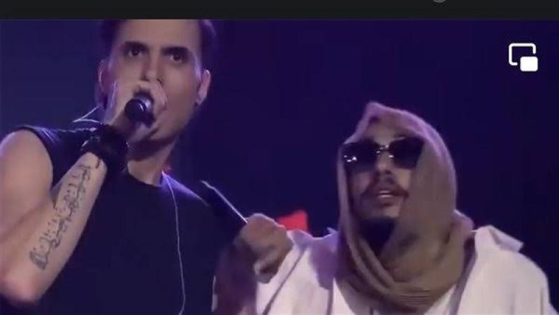 مروان بابلو يثير الجدل بعد ظهوره بالحجاب في حفل كايروكي