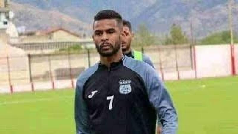 مولودية الجزائر يضم المهاجم سفيان بايزيد