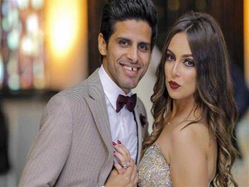 حمدي المرغني بإطلالة رومانسية برفقة زوجته