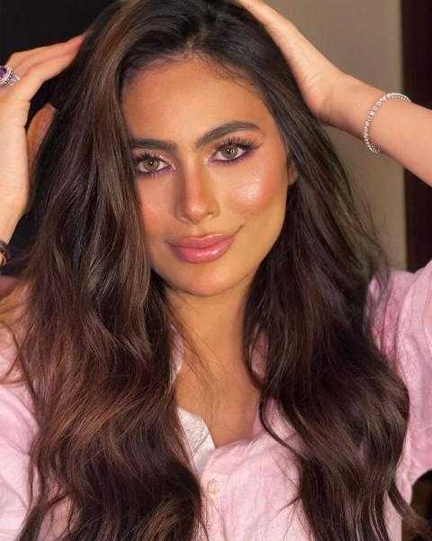 هاجر أحمد تتألق بإطلالة رومانسية برفقة زوجها