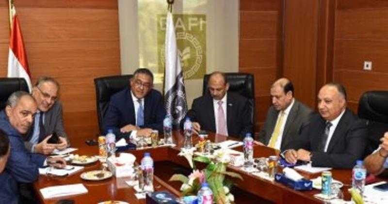 حظر فرض رسوم جديدة على المستثمرين إلا بعد موافقة المجلس الأعلى للاستثمار