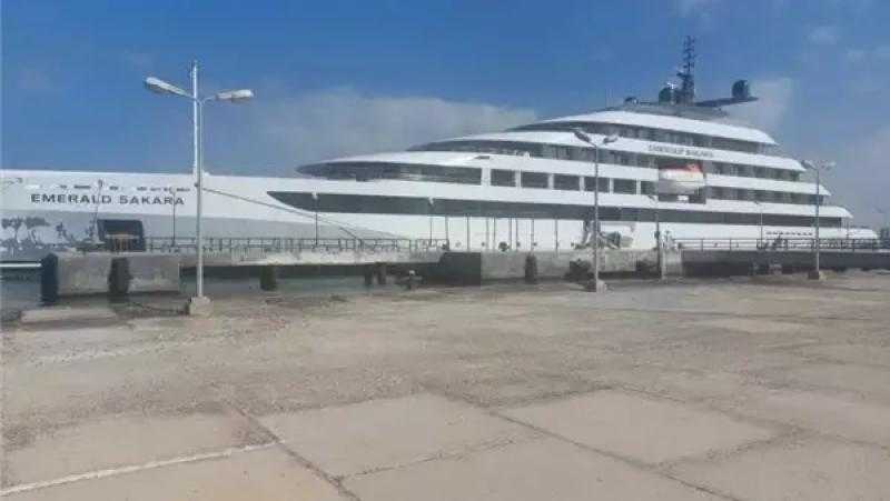 بجولته الأولى لمصر.. ميناء بورسعيد يستقبل اليخت السياحي Emerald Sakara