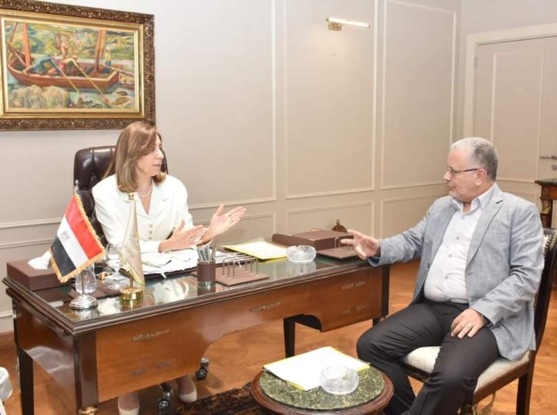 وزيرة الثقافة 