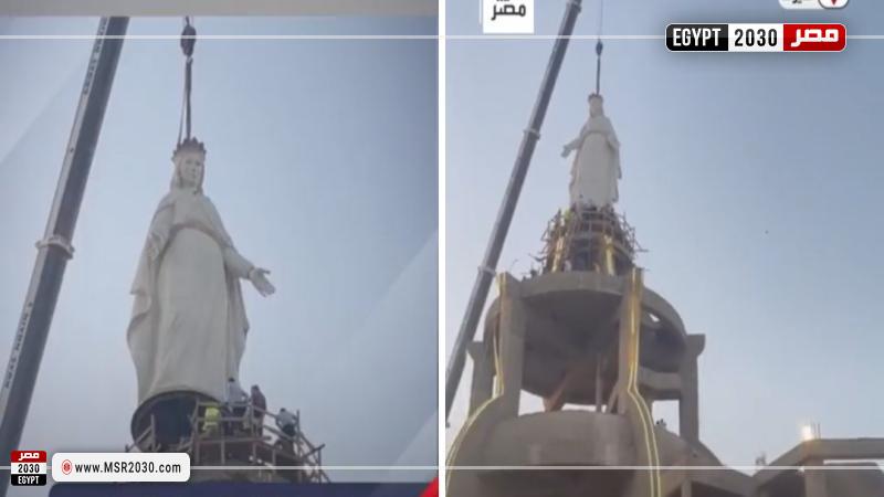 لحظة تعليق تمثال السيدة العذراء