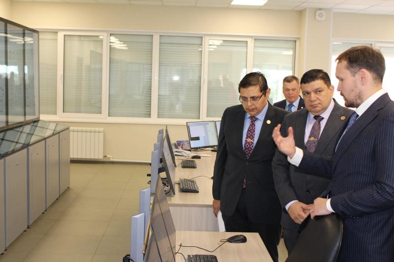 تفاصيل زيارة رئيس «المحطات النووية» لأكاديمية «روساتوم» التقنية.. صور