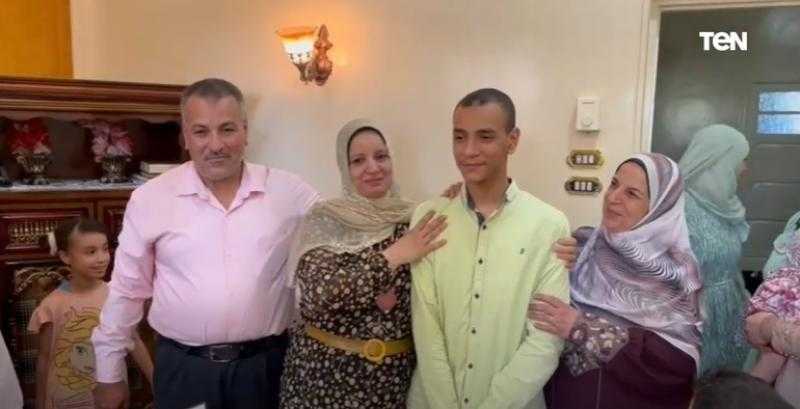 الأول على الثانوية «علمي علوم»: «كنت أذاكر في الصباح وأتابع الدروس على النت» - فيديو