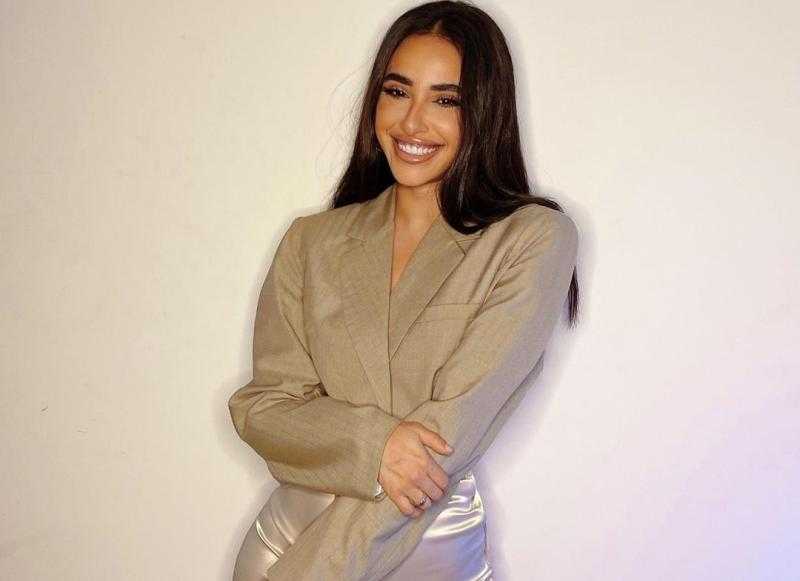 ببطن مكشوفة.. إطلالة جريئة ومثيرة للفنانة آية سماحة