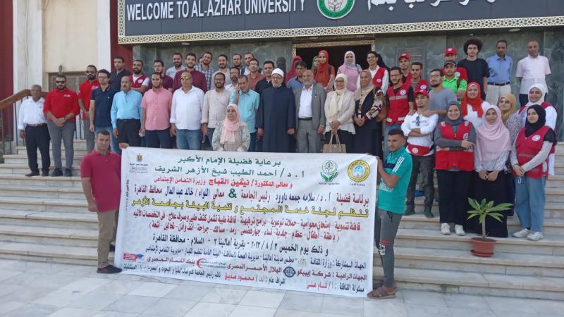 قافلة جامعة الأزهر ووزارة التضامن تبدأ فعالياتها بإجراء الكشوفات الطبية على سكان مدينة «أهالينا»
