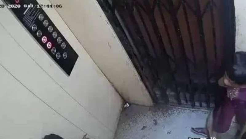 فيديو الأسانسير