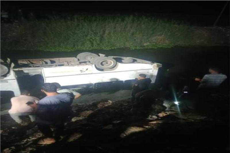 الفرح اتقلب مآتم.. انقلاب أتوبيس يقل 28 شخصًا في ترعة بالغربية